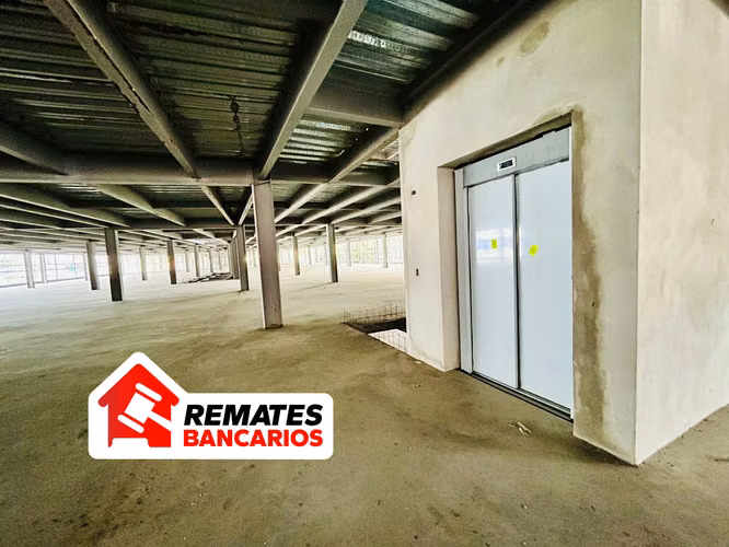 Venta de Edificio Comercial en Pozos de Santa Ana, Remate