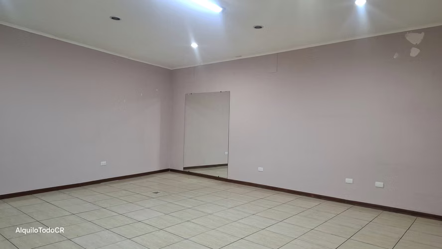 Local Bodega 350m2 Escazú