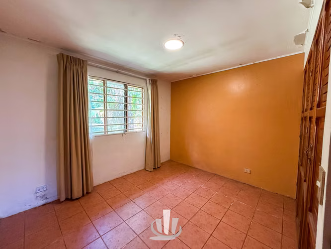 Casa en Alquiler en Santa Ana – Amplio Terreno + Casa de Huéspedes