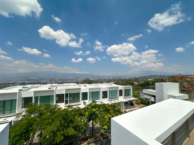 SE ALQUILA CASA EN CONDOMINIO BONAVISTA, SAN ANTONIO ESCAZÚ*