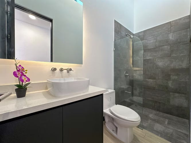 SE ALQUILA CASA EN CONDOMINIO BONAVISTA, SAN ANTONIO ESCAZÚ*