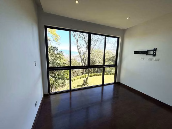 Venta en Santa Ana: Casa de 4 habitaciones con jardín y espectacular vista ID02250 - Imagen 14