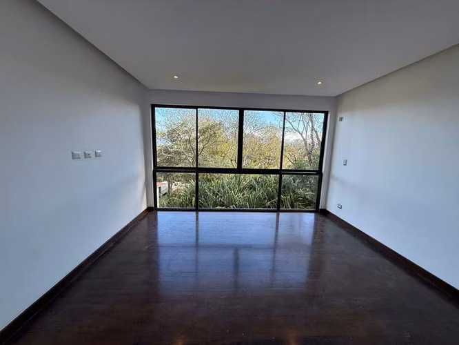 Venta en Santa Ana: Casa de 4 habitaciones con jardín y espectacular vista ID02250 - Imagen 6