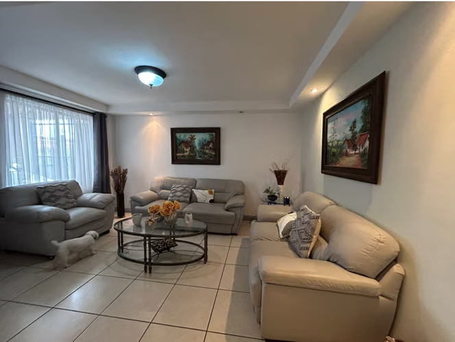Venta Casa Independiente en San Francisco de Dos Ríos | Amplia y Excelente Ubicación - Imagen 2