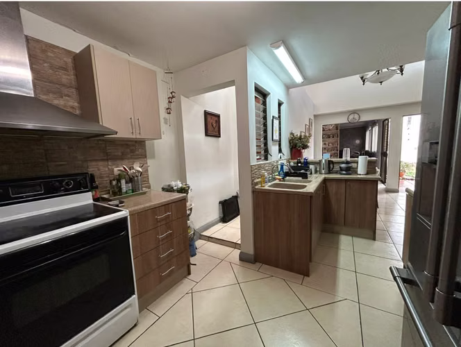 Venta Casa Independiente en San Francisco de Dos Ríos | Amplia y Excelente Ubicación - Imagen 4