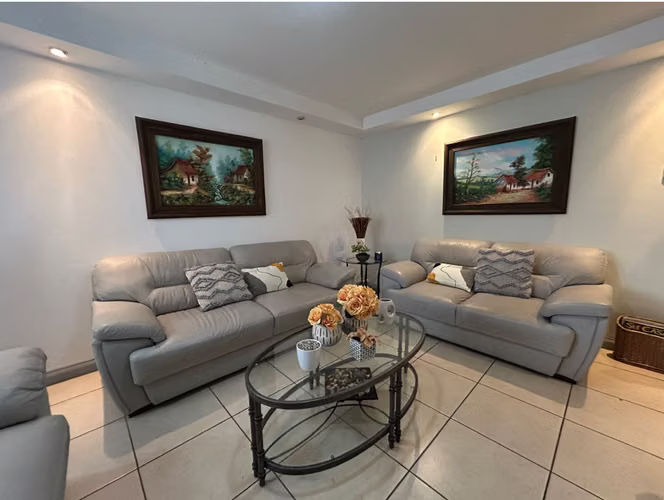 Venta Casa Independiente en San Francisco de Dos Ríos | Amplia y Excelente Ubicación - Imagen 3