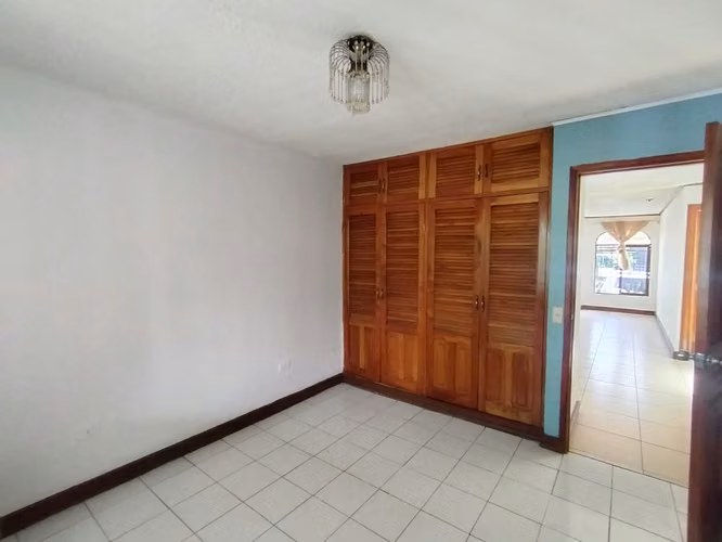 En venta casa de una planta en Rohrmoser. P.P ID 42412  - Imagen 6