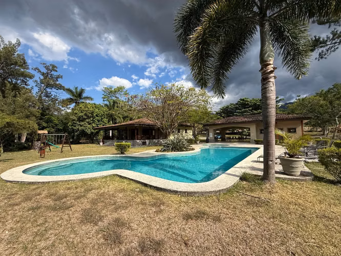 VENTA DE CASA EN CONDOMINIO VILLAMONT