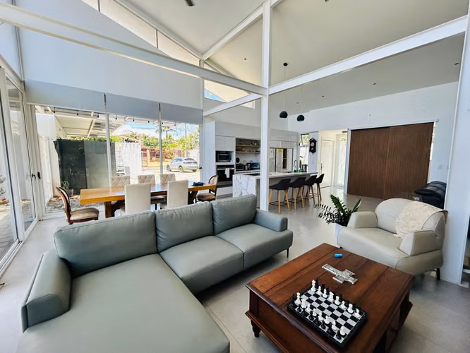 VENTA DE PROPIEDAD CON UNA CASA Y DOS APARTAMENTOS EN LINDORA - Imagen 2