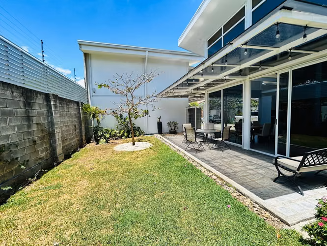 VENTA DE PROPIEDAD CON UNA CASA Y DOS APARTAMENTOS EN LINDORA - Imagen 3