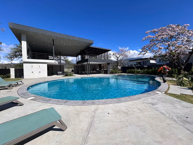 VENTA DE LOTE EN LATITUD LINDORA