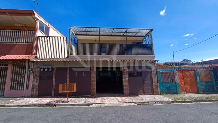 Propiedad con 2 apartamentos y parqueo en Calle Fallas, Desamparados -EU
