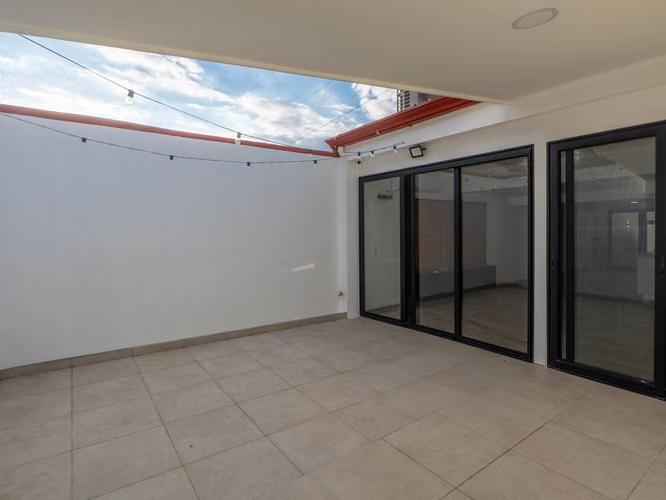 VENTA DE CASA INDEPENDIENTE EN POZOS