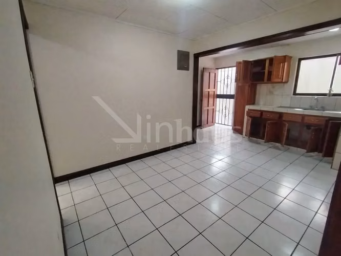 En venta casa de una planta en Calle Fallas, Desamparados.PP