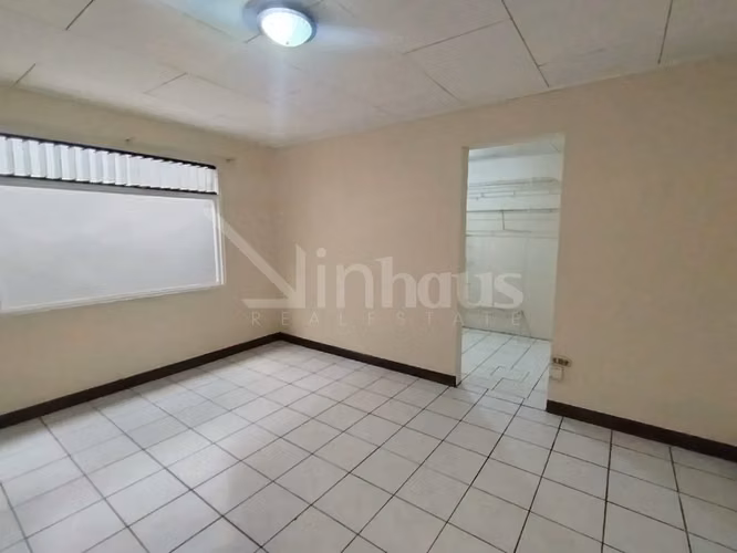 En venta casa de una planta en Calle Fallas, Desamparados.PP