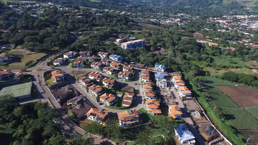 Apartamento en Venta en Santa Ana – Lomas del Valle con Vista a las Montañas - Imagen 12