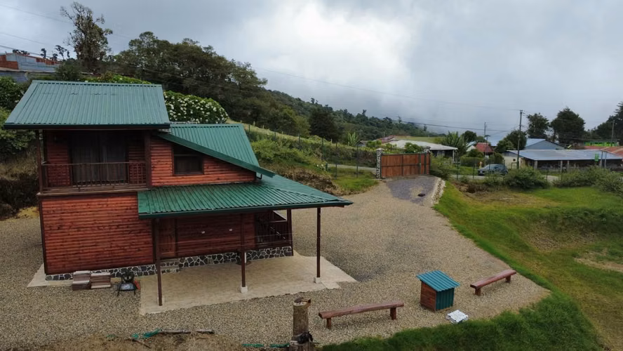 Cabaña en Venta en El Guarco Cartago  2,414 m² | $298,000 JLBR