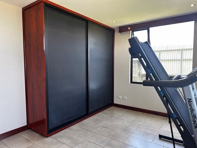 VENDO CASA EN BARVA DE HEREDIA.