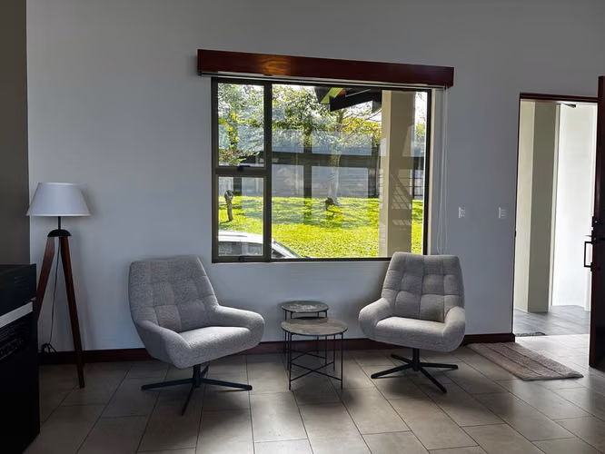 VENDO CASA EN BARVA DE HEREDIA.