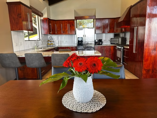 VENDO CASA EN BARVA DE HEREDIA.
