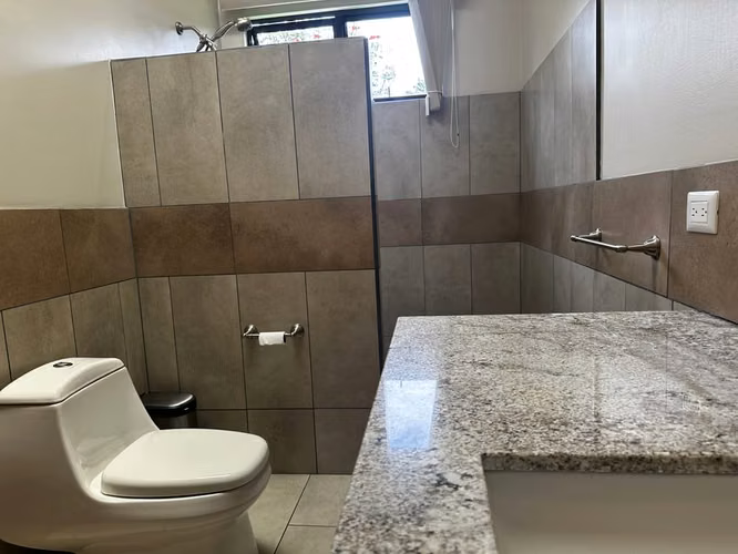 VENDO CASA EN BARVA DE HEREDIA.