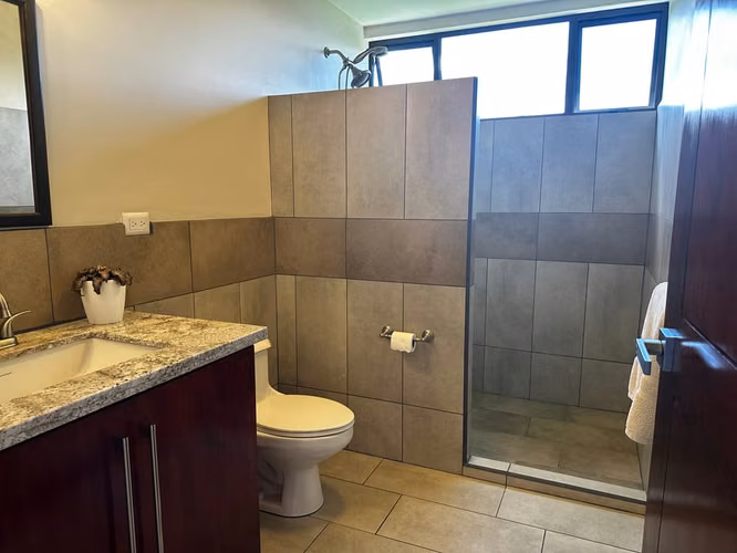 VENDO CASA EN BARVA DE HEREDIA.