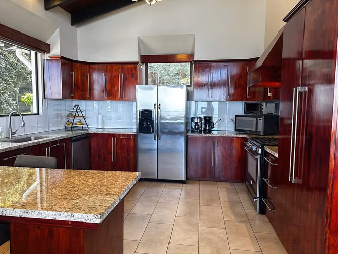 VENDO CASA EN BARVA DE HEREDIA.