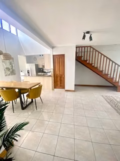 Escazú | Se alquila amplio y cómodo apartamento amueblado de 4 habitaciones – $2,000 + IVA - Imagen 2