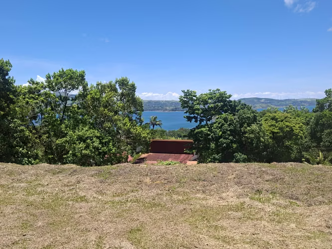 LOTE DE 2,605 M². VISTA AL LAGO. PLANO. ZONA DE ALTA PLUSVALIA. - Imagen 17