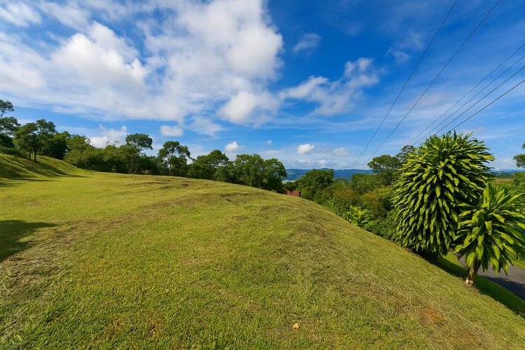 LOTE DE 2,605 M². VISTA AL LAGO. PLANO. ZONA DE ALTA PLUSVALIA. - Imagen 11