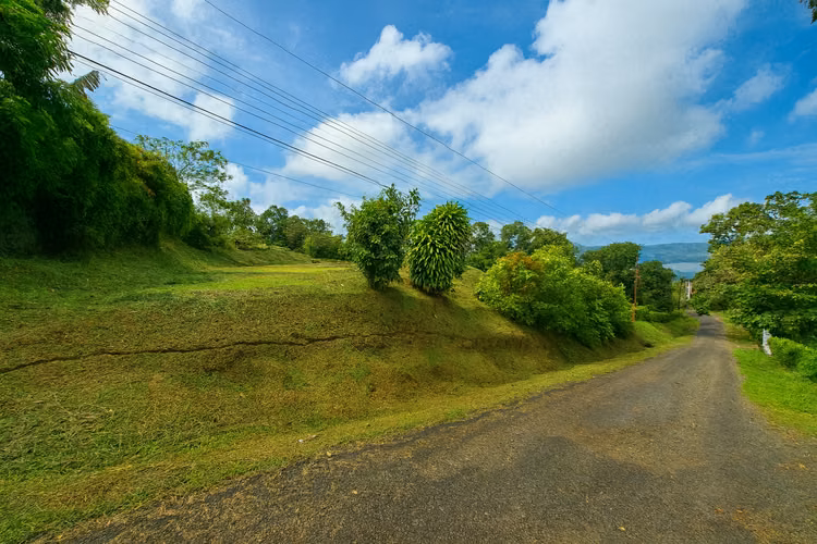 LOTE DE 2,605 M². VISTA AL LAGO. PLANO. ZONA DE ALTA PLUSVALIA. - Imagen 10