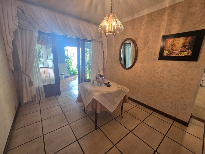 VENTA DE CASA AMPLIA EN RESIDENCIAL MONTENEGRO, ALAJUELA - Imagen 5