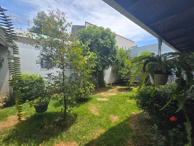 VENTA DE CASA AMPLIA EN RESIDENCIAL MONTENEGRO, ALAJUELA - Imagen 12