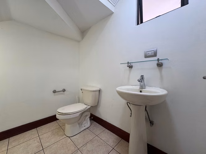 Venta de casa en condominio San Marino con Amplio Patio