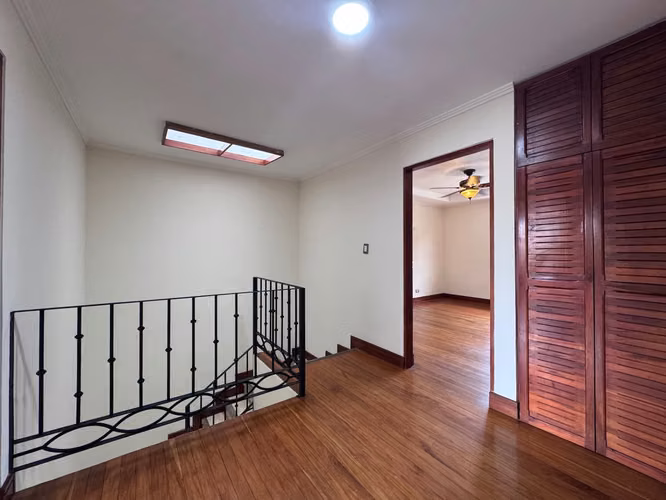 Venta de casa en condominio San Marino con Amplio Patio
