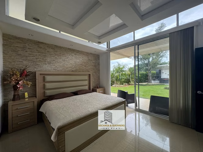 VENTA Hermosa Casa en San Bosco de Heredia