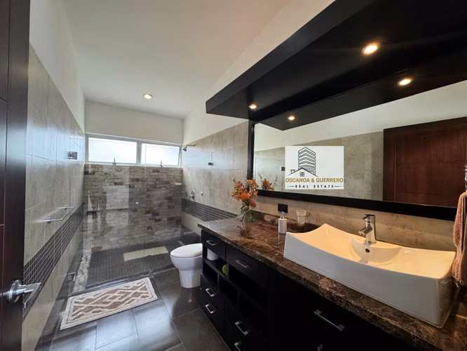 VENTA Hermosa Casa en San Bosco de Heredia