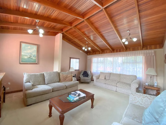 Venta de hermosa casa con amplio patio - Imagen 9