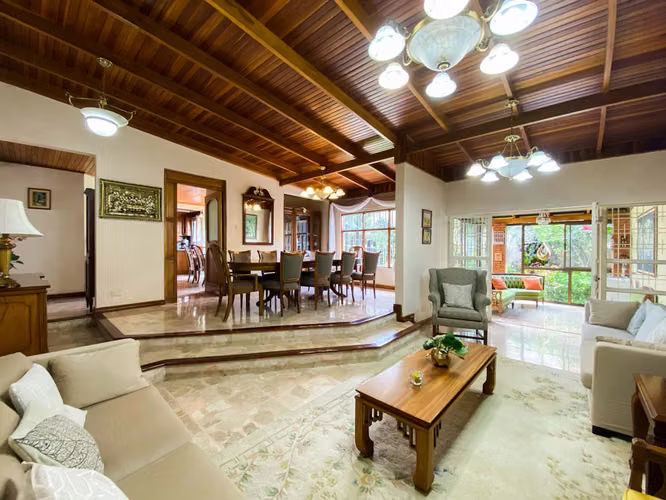 Venta de hermosa casa con amplio patio - Imagen 13