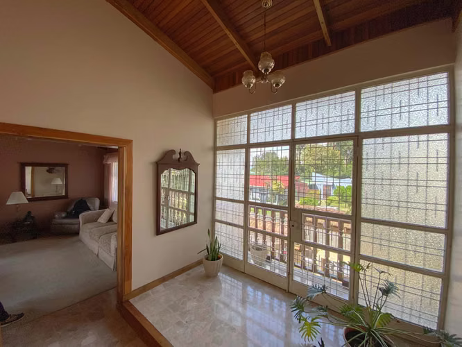 Venta de hermosa casa con amplio patio - Imagen 6