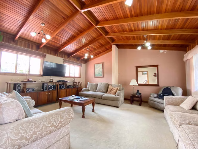 Venta de hermosa casa con amplio patio - Imagen 8