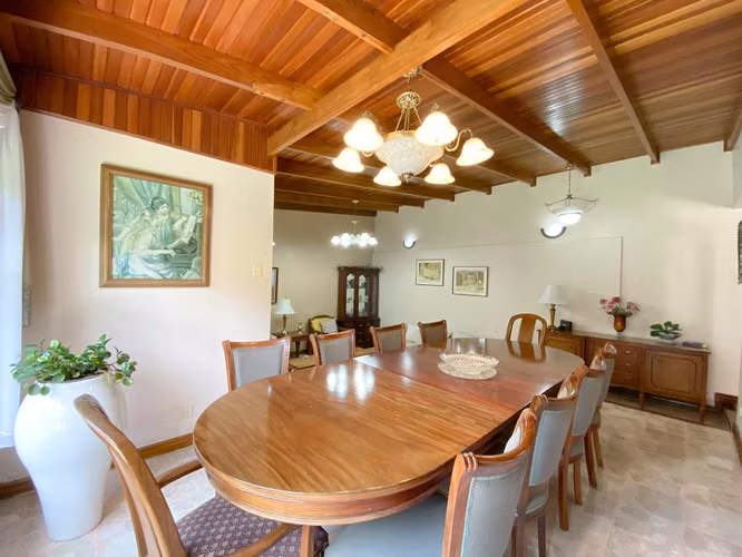 Venta de hermosa casa con amplio patio - Imagen 12