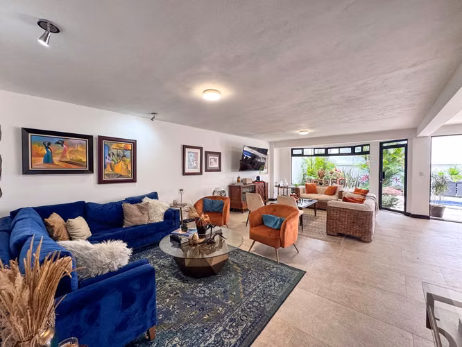 VENTA DE CASA INDEPENDIENTE EN ESCAZÚ RECIEN REMODELADA