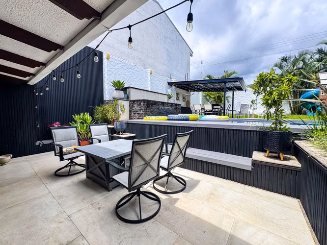 VENTA DE CASA INDEPENDIENTE EN ESCAZÚ RECIEN REMODELADA