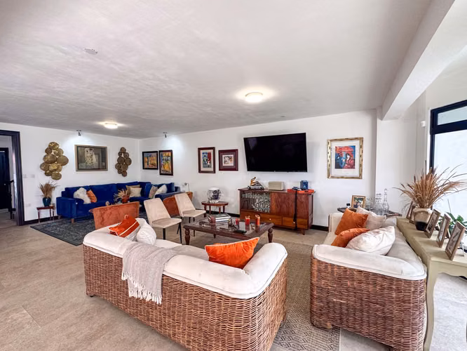 VENTA DE CASA INDEPENDIENTE EN ESCAZÚ RECIEN REMODELADA