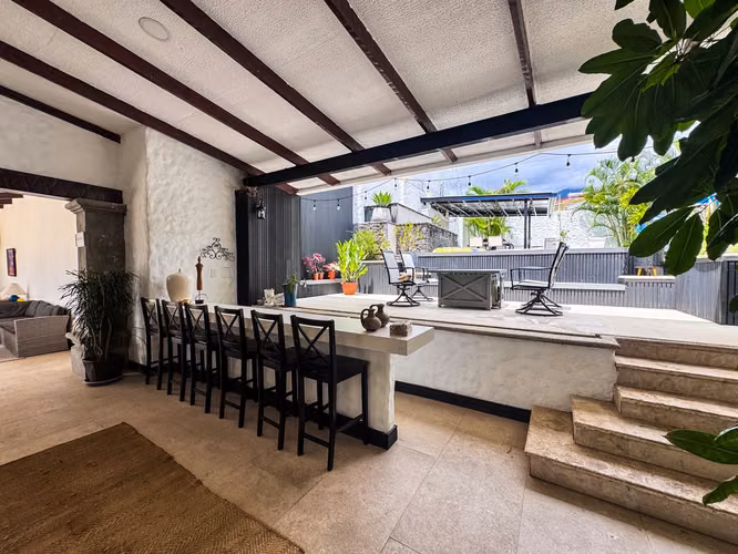 VENTA DE CASA INDEPENDIENTE EN ESCAZÚ RECIEN REMODELADA