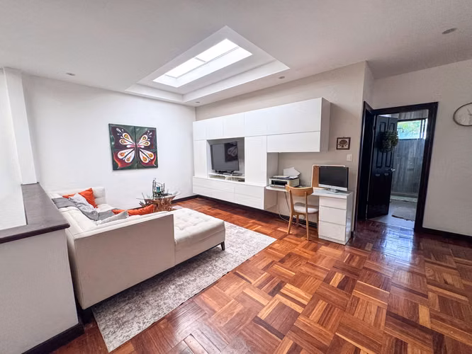 VENTA DE CASA INDEPENDIENTE EN ESCAZÚ RECIEN REMODELADA