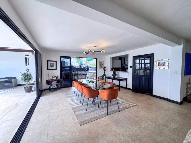 VENTA DE CASA INDEPENDIENTE EN ESCAZÚ RECIEN REMODELADA