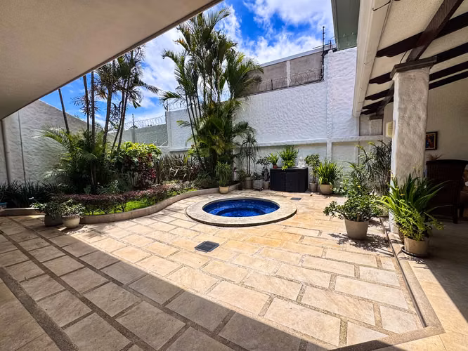 VENTA DE CASA INDEPENDIENTE EN ESCAZÚ RECIEN REMODELADA