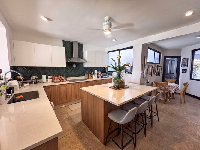 VENTA DE CASA INDEPENDIENTE EN ESCAZÚ RECIEN REMODELADA